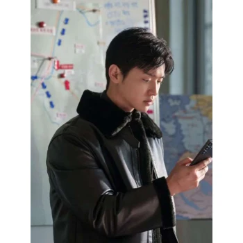 Cha Soo-yeol Queen Mantis Shearling Leather Jacket Cha Soo-yeol Queen Mantis Shearling Leather Jacket