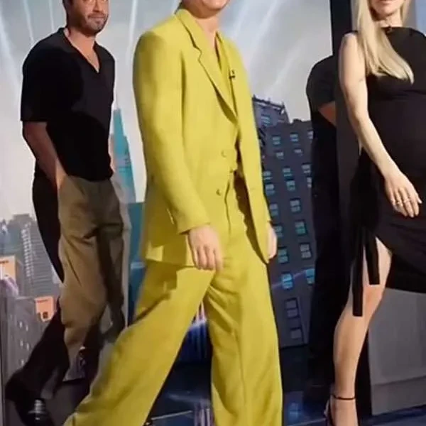 Good Morning 2025 America Pedro Pascal Green Blazer suite Good Morning 2025 America Pedro Pascal Green Blazer suite