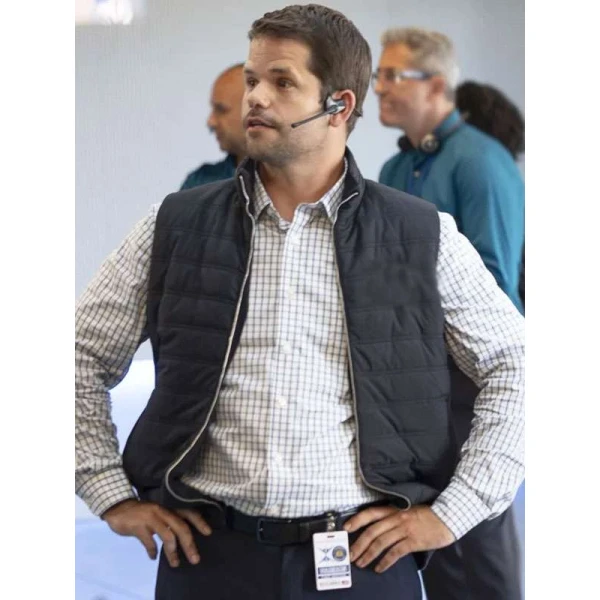 Max Carver 9-1-1 S09 Black Vest Max Carver 9-1-1 S09 Black Vest