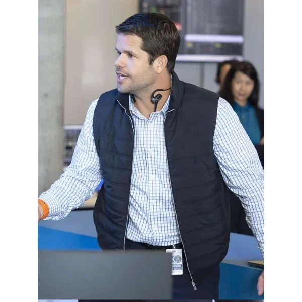 Max Carver 9-1-1 S09 Black Vest Max Carver 9-1-1 S09 Black Vest